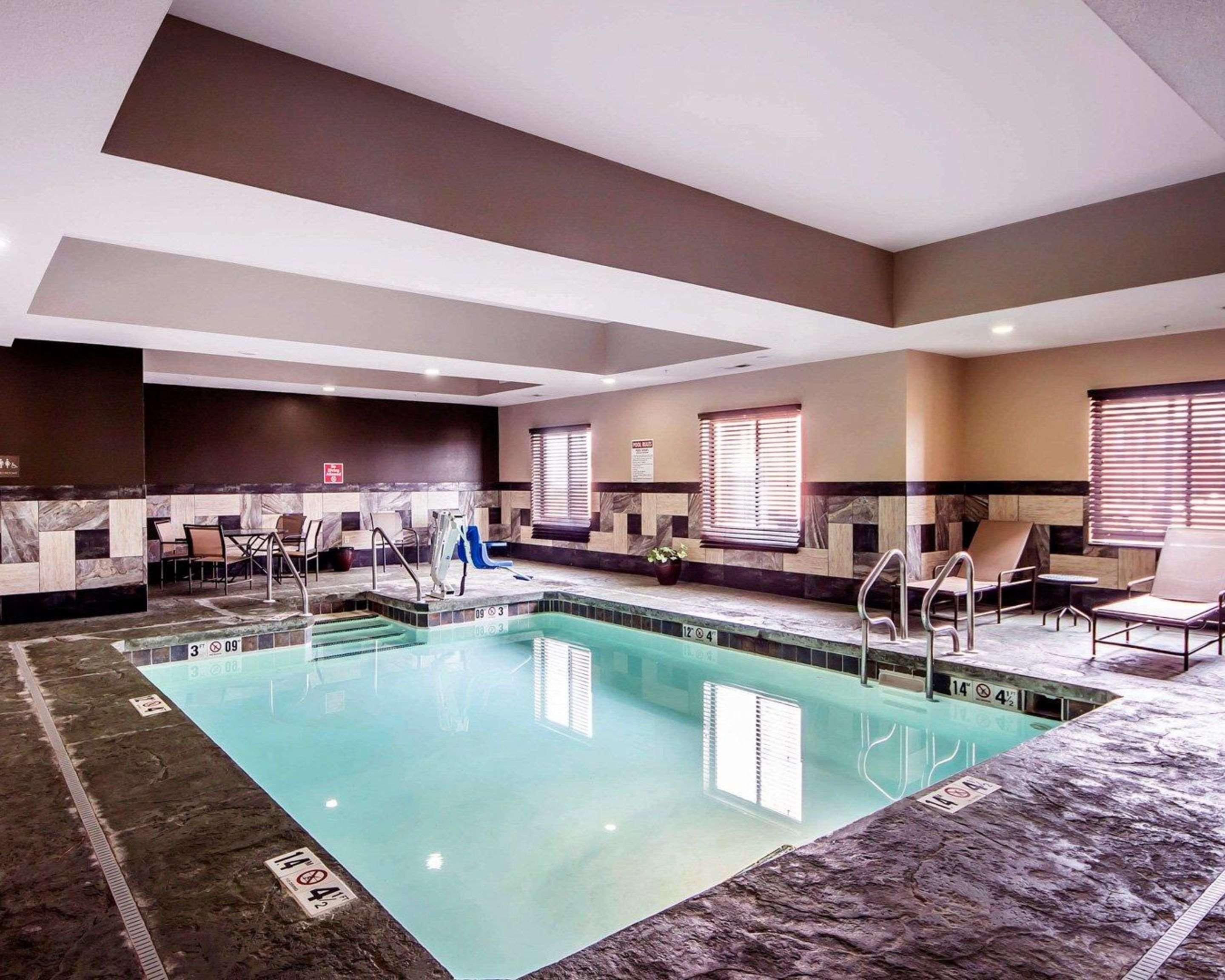 Alva Comfort Inn & Suites מראה חיצוני תמונה