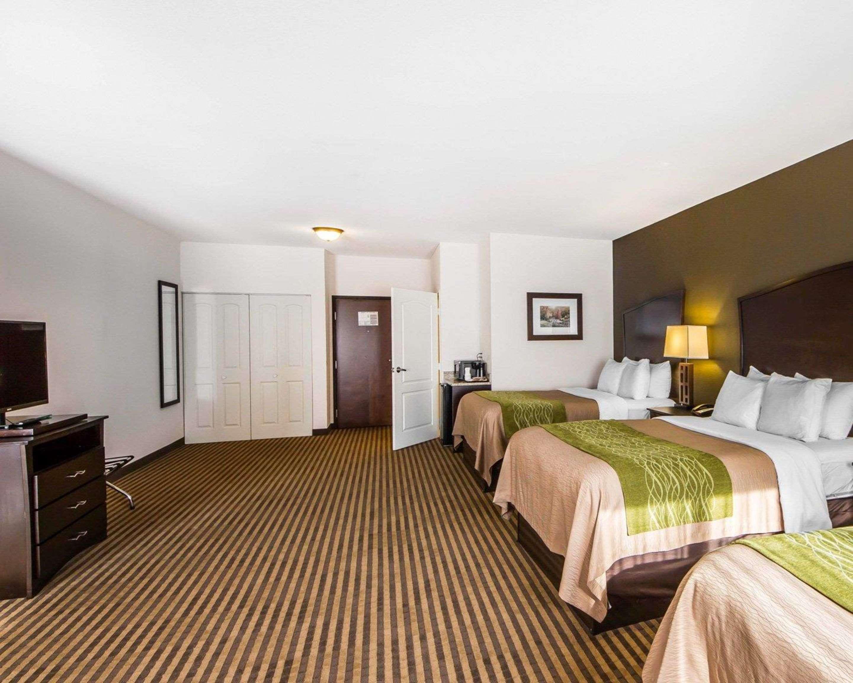 Alva Comfort Inn & Suites מראה חיצוני תמונה